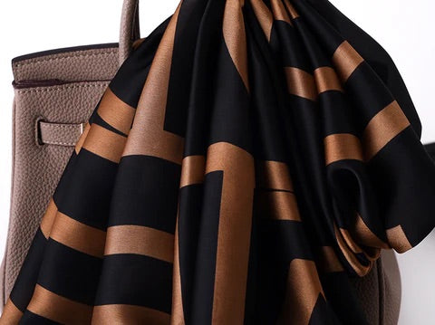 Black and white printed scarf