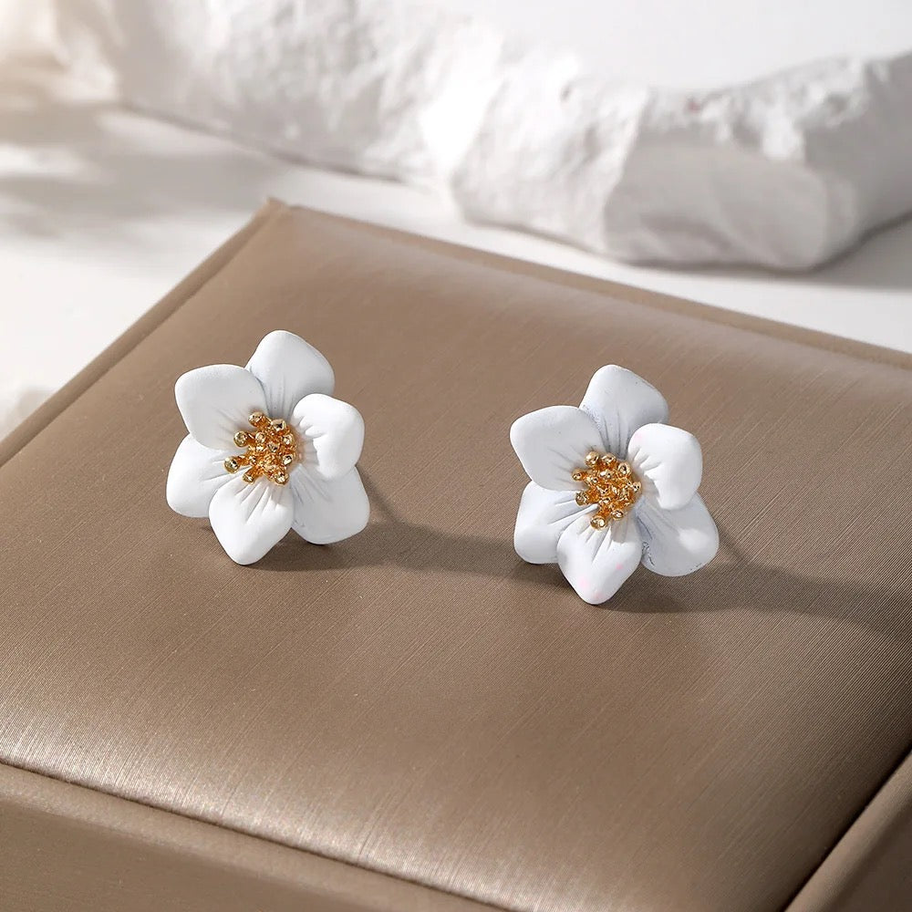 Flower petal Korean stud