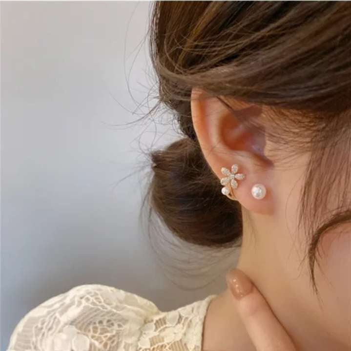 Fresh Daisy Korean Studs