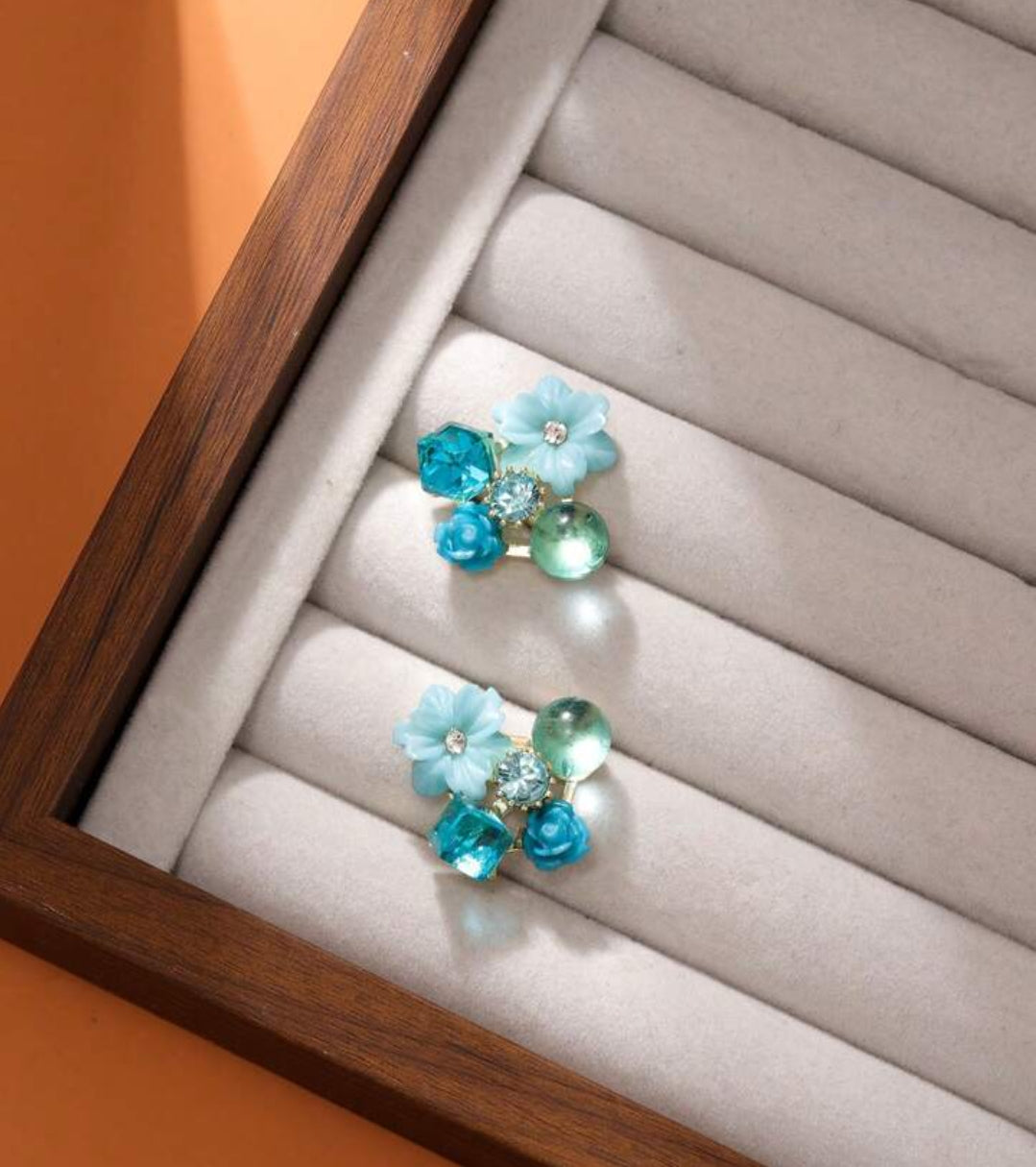 Korean Vintage Resin Flower Studs