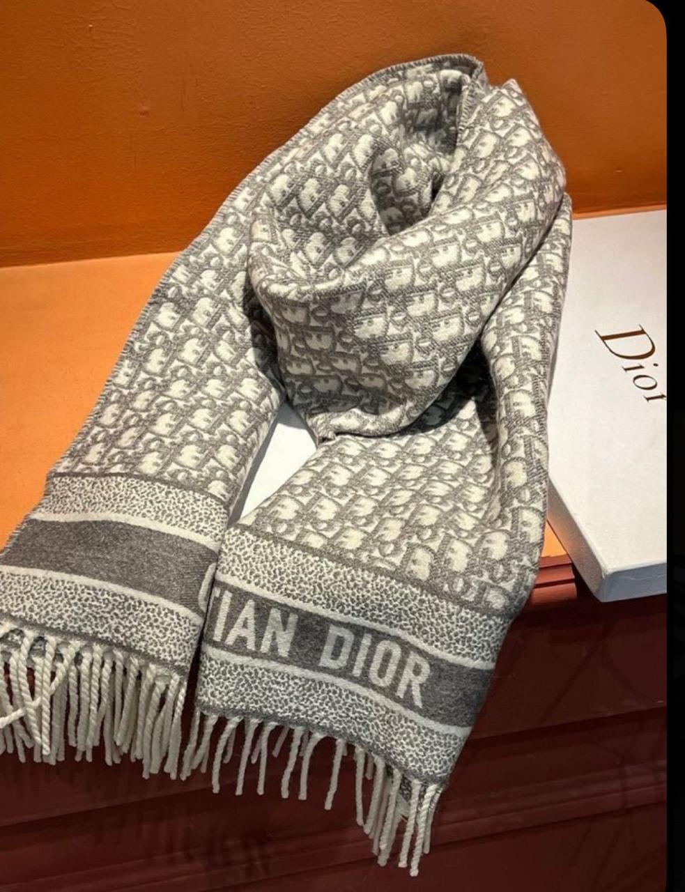 Jouy  Luxurious Shawl